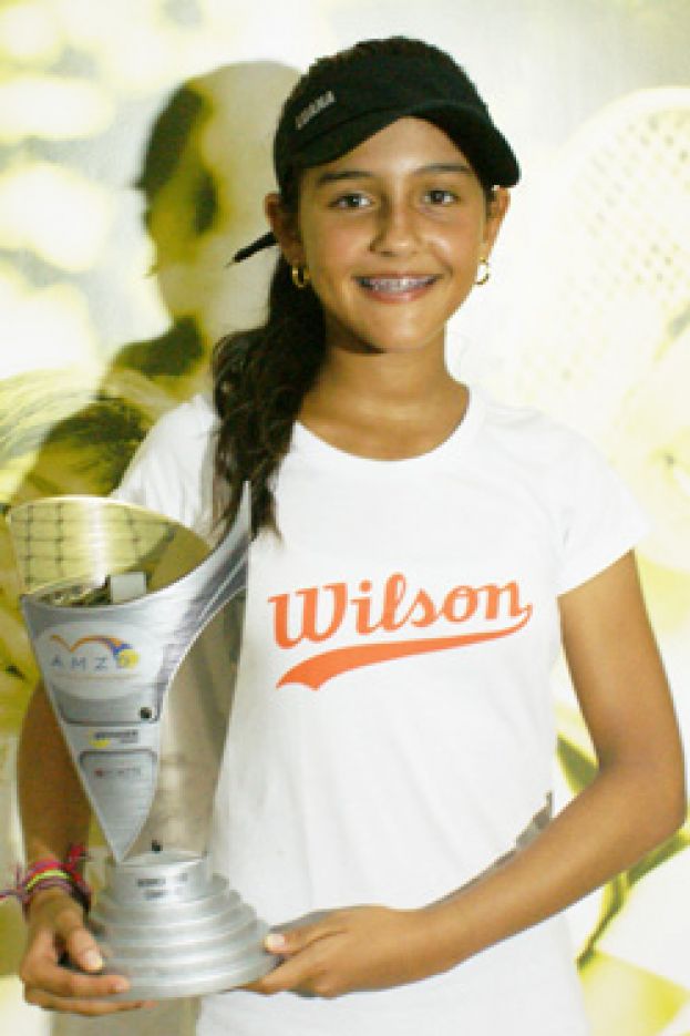 Luana fatura titulo da COSAT em Curitiba