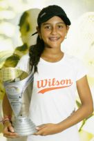 Luana fatura titulo da COSAT em Curitiba