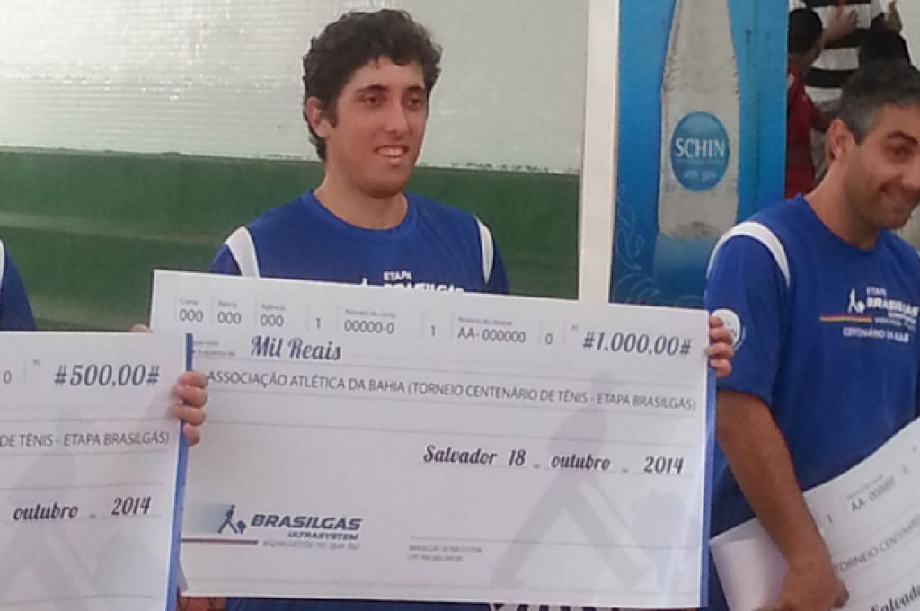 Beto conqjuista título nos 100 anos da AAB